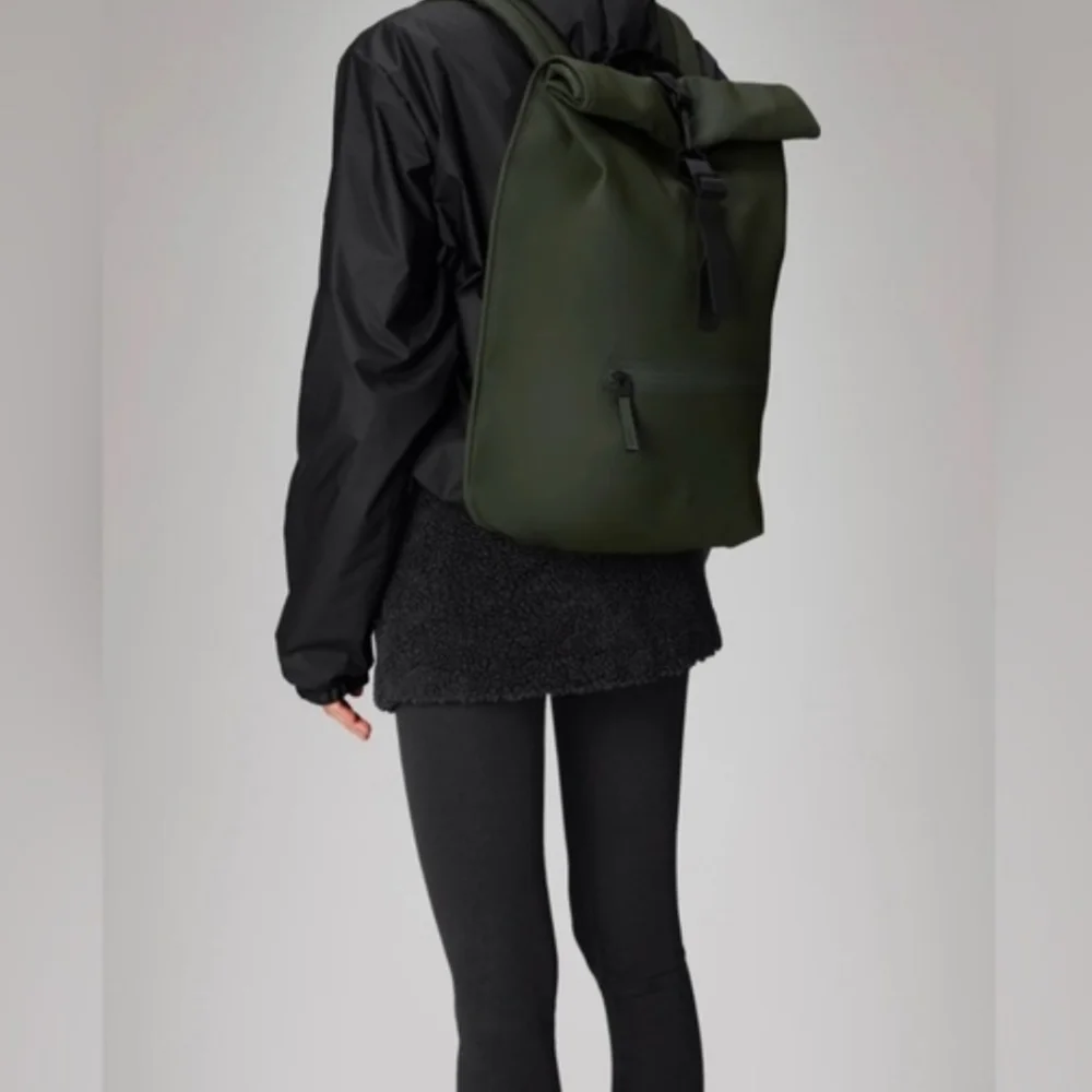 RAINS Rolltop Rucksack Olive Green Waterproof Laptop Travel Bag Backpack NWT